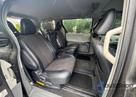 2012 Toyota Sienna Sport z USA, uszkodzony, nr VIN 5TDXK3DC5CS181936